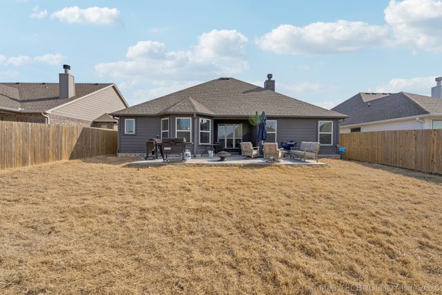 5130 S Walnut Creek Drive W, Sand Springs, OK 74063