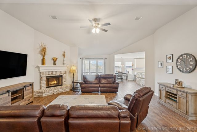 5130 S Walnut Creek Drive W, Sand Springs, OK 74063