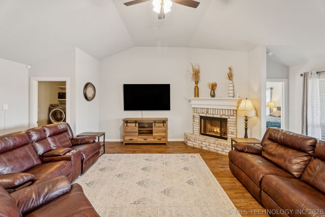 5130 S Walnut Creek Drive W, Sand Springs, OK 74063