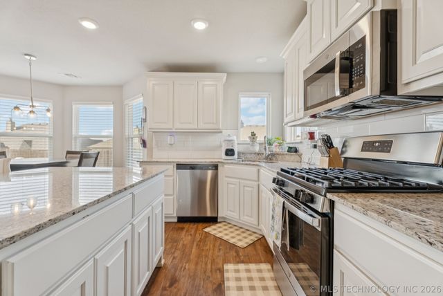 5130 S Walnut Creek Drive W, Sand Springs, OK 74063