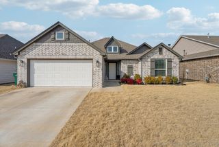 5130 S Walnut Creek Drive W, Sand Springs, OK 74063