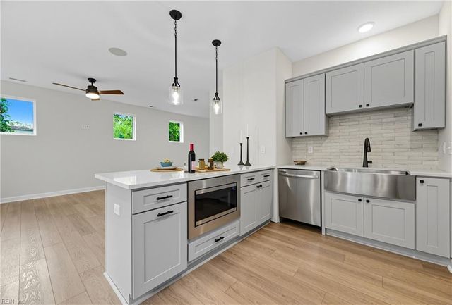 14307 Old Courthouse WAY B, Newport News, VA 23602