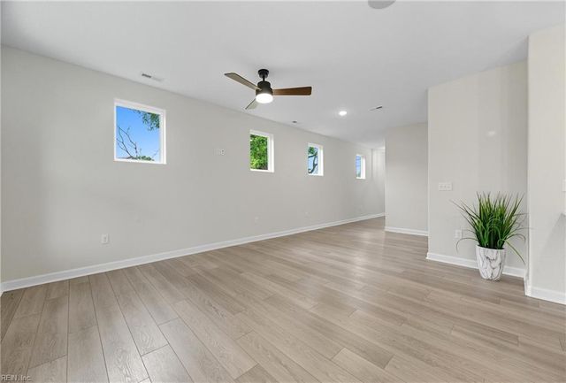 14307 Old Courthouse WAY B, Newport News, VA 23602