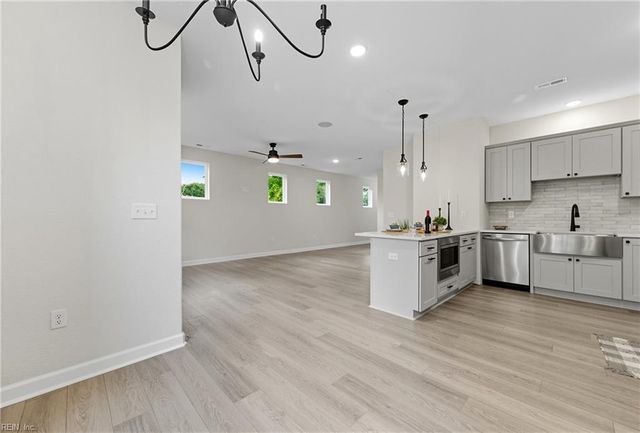 14307 Old Courthouse WAY B, Newport News, VA 23602