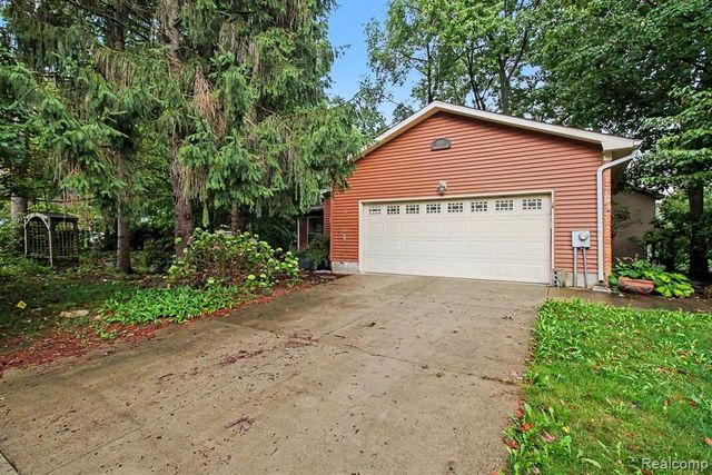 5521 Continental Road, Grand Blanc, MI 48439