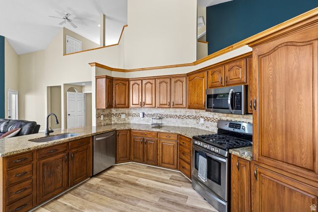 1927 E BEAR CREEK DR, Draper, UT 84020