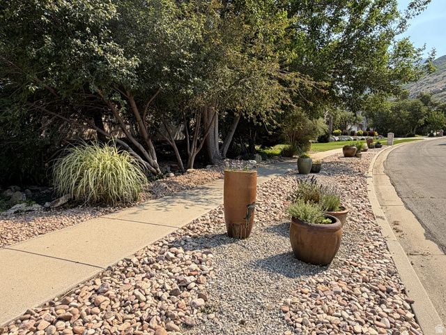 1927 E BEAR CREEK DR, Draper, UT 84020