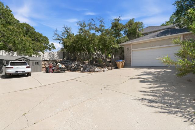1927 E BEAR CREEK DR, Draper, UT 84020