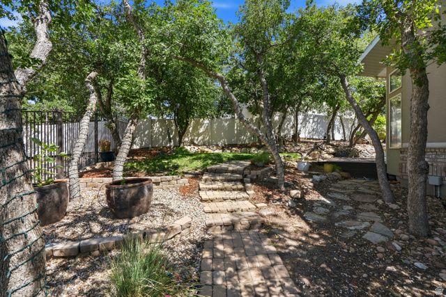 1927 E BEAR CREEK DR, Draper, UT 84020