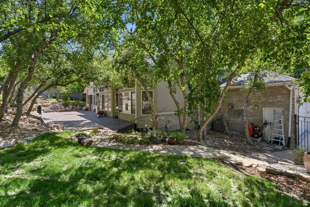 1927 E BEAR CREEK DR, Draper, UT 84020