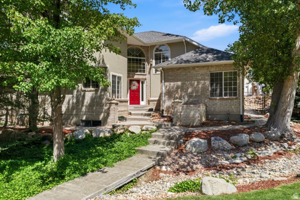 1927 E BEAR CREEK DR, Draper, UT 84020