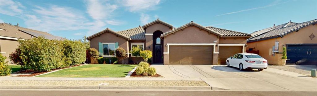 Image 2 of property listing at 16149 W Ashli Avenue, Kerman, CA 93630