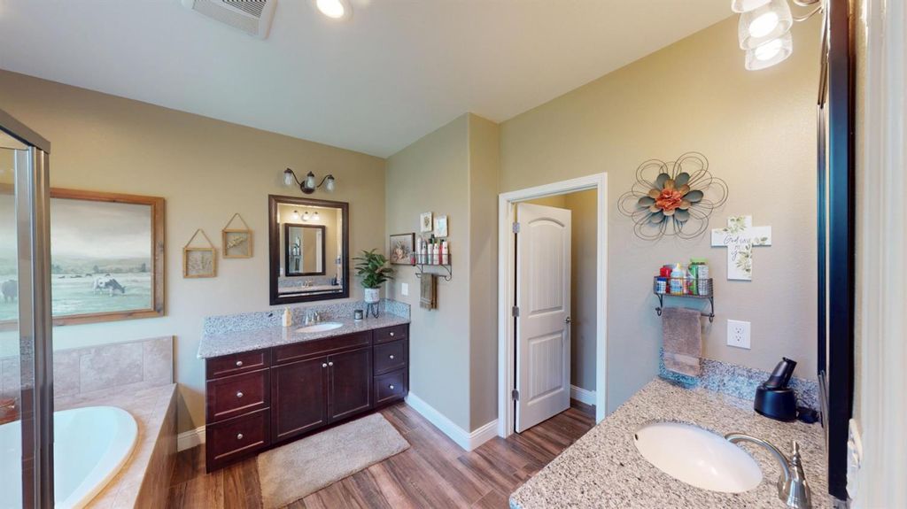 Image 26 of property listing at 16149 W Ashli Avenue, Kerman, CA 93630