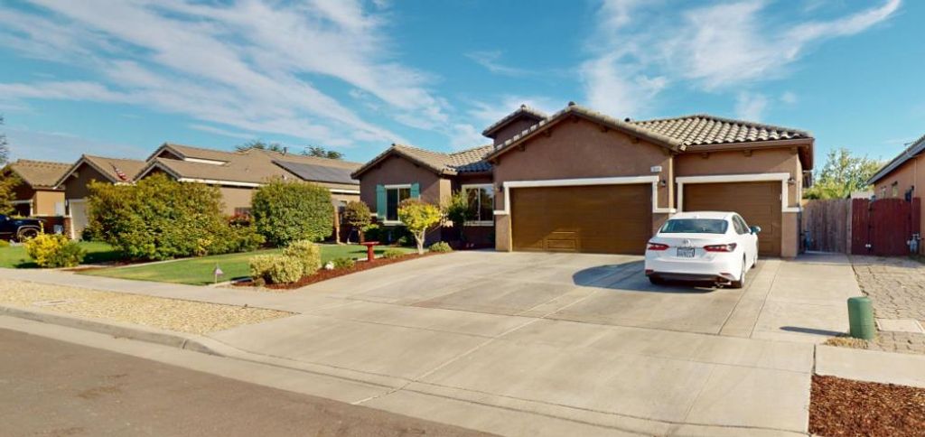 Image 3 of property listing at 16149 W Ashli Avenue, Kerman, CA 93630