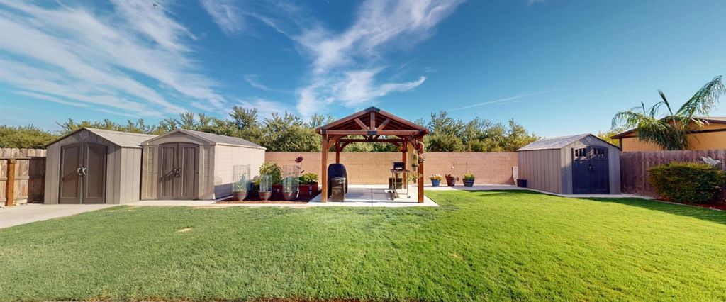 Image 34 of property listing at 16149 W Ashli Avenue, Kerman, CA 93630