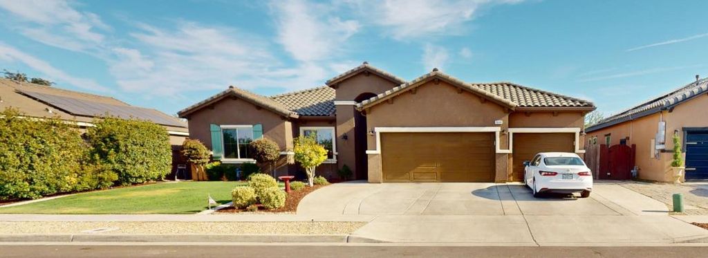 Image 4 of property listing at 16149 W Ashli Avenue, Kerman, CA 93630
