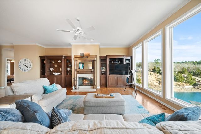 11 Oliete Ln, Hot Springs Village, AR 71909