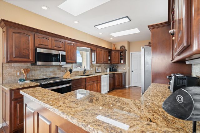 11 Oliete Ln, Hot Springs Village, AR 71909