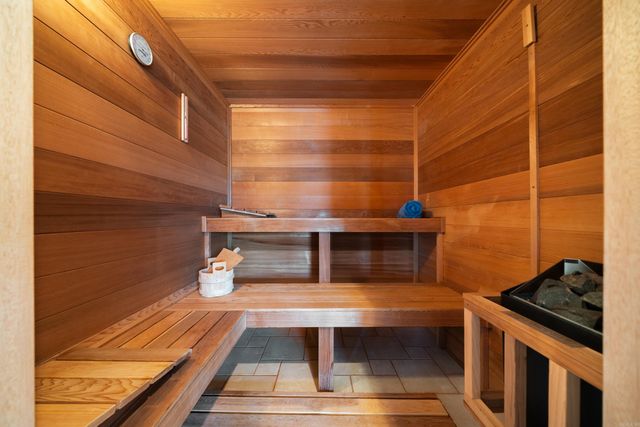 11 Oliete Ln, Hot Springs Village, AR 71909