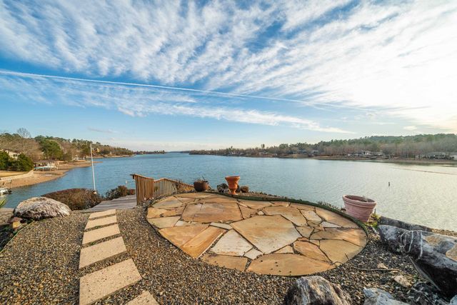 11 Oliete Ln, Hot Springs Village, AR 71909