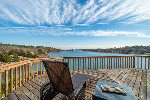 11 Oliete Ln, Hot Springs Village, AR 71909