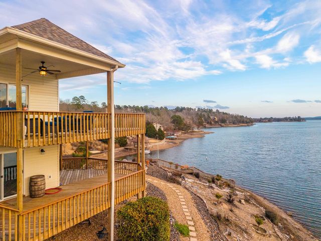 11 Oliete Ln, Hot Springs Village, AR 71909