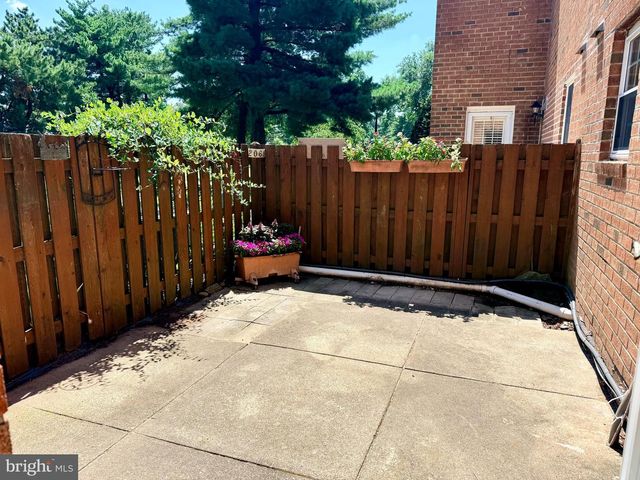2068 HARBOUR DR, Palmyra, NJ 08065