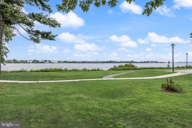 2068 HARBOUR DR, Palmyra, NJ 08065