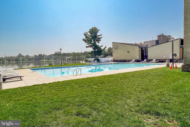 2068 HARBOUR DR, Palmyra, NJ 08065