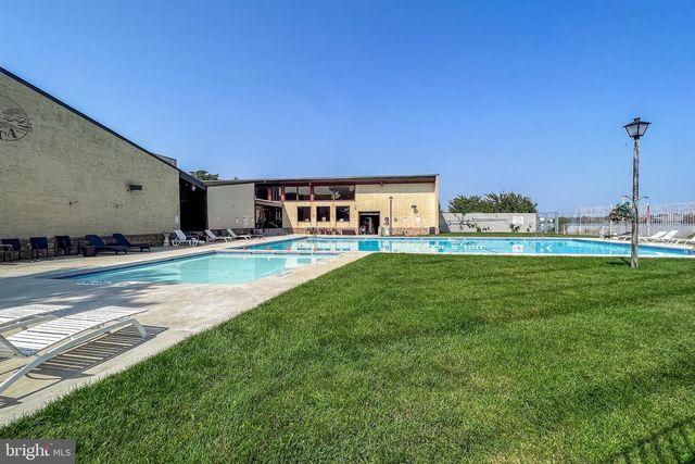 2068 HARBOUR DR, Palmyra, NJ 08065