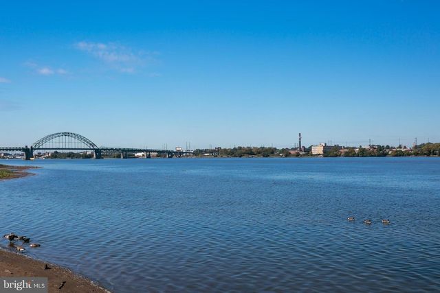2068 HARBOUR DR, Palmyra, NJ 08065