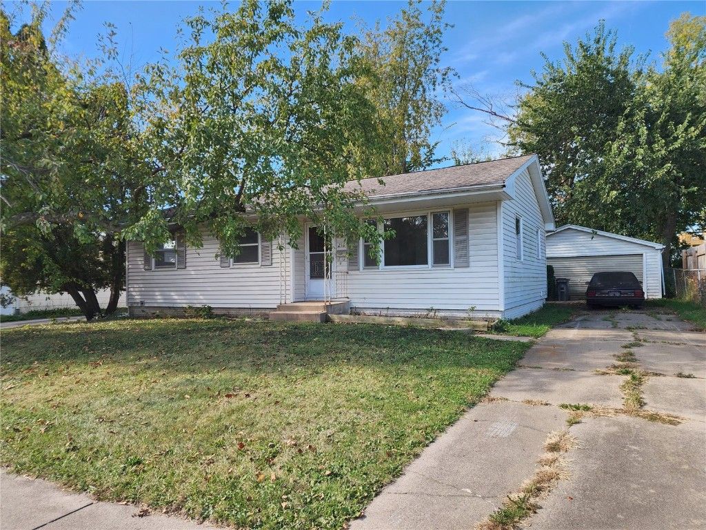218 31st Street SW, Cedar Rapids, IA 52404