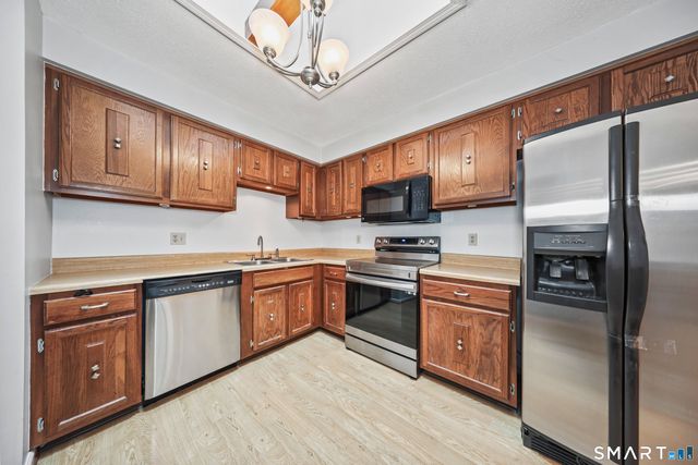 123 Queens Road 123, Torrington, CT 06790