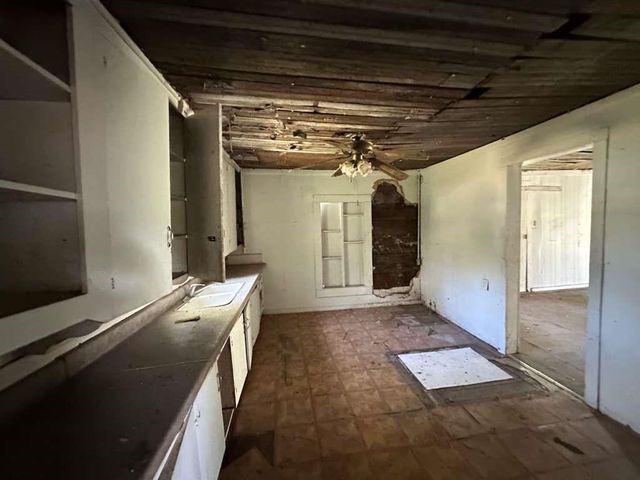 302 W Jackson, Kosse, TX 76653