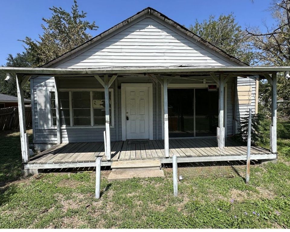 302 W Jackson, Kosse, TX 76653