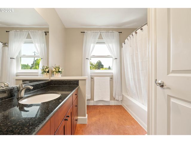 8016 N MISSISSIPPI Ave, Portland, OR 97217