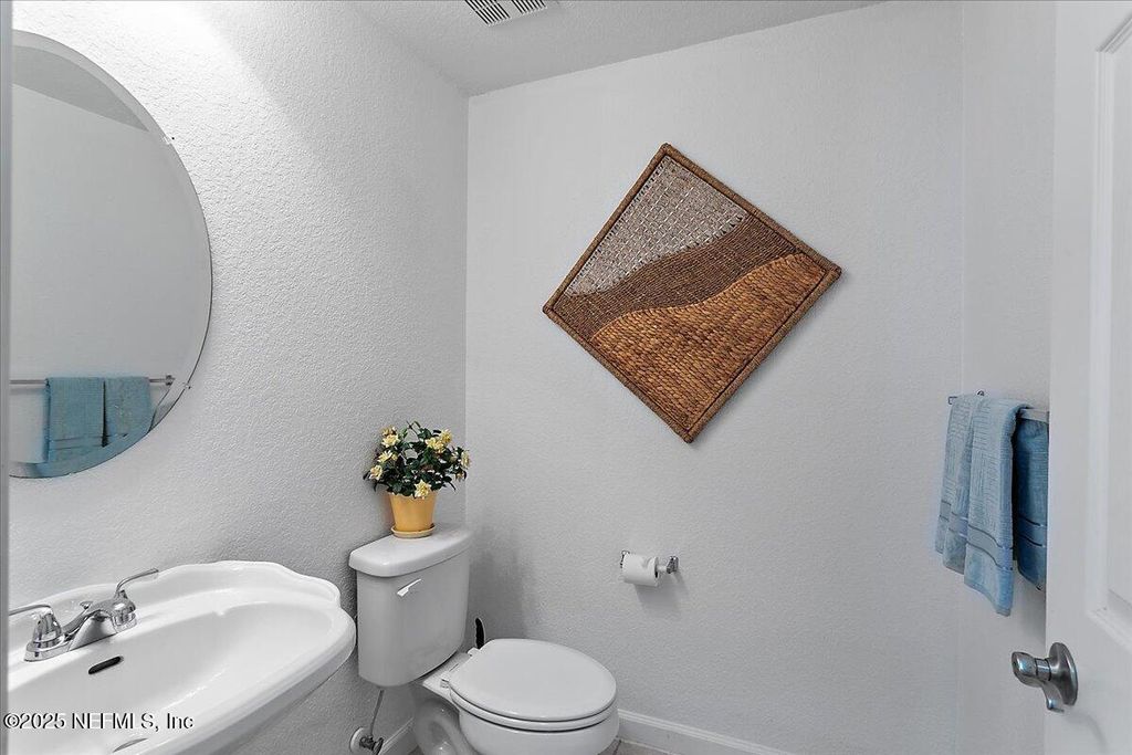 Image 10 of property listing at 10075 GATE Parkway, 1511, Jacksonville, FL 32246