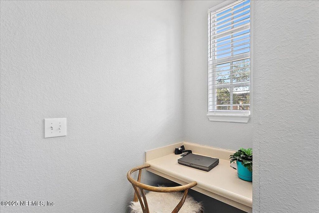 Image 11 of property listing at 10075 GATE Parkway, 1511, Jacksonville, FL 32246