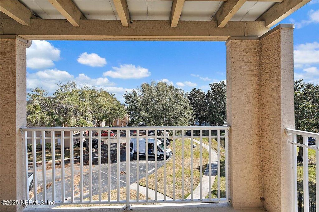 Image 14 of property listing at 10075 GATE Parkway, 1511, Jacksonville, FL 32246