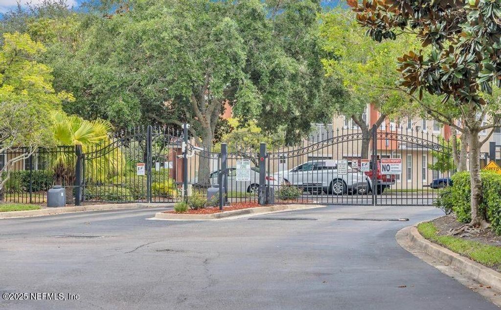 Image 19 of property listing at 10075 GATE Parkway, 1511, Jacksonville, FL 32246