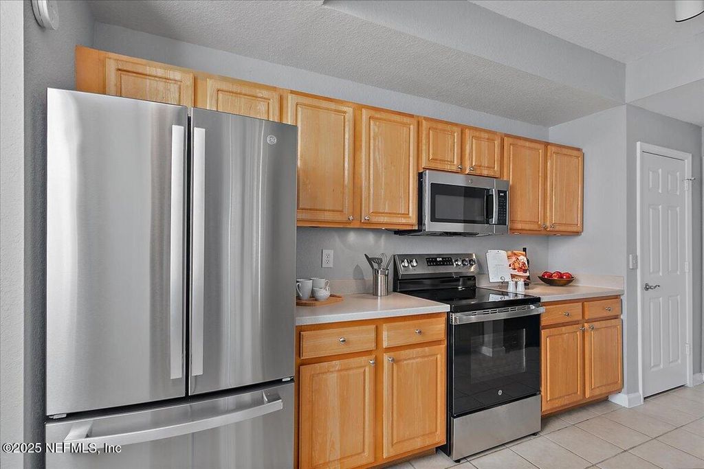 Image 8 of property listing at 10075 GATE Parkway, 1511, Jacksonville, FL 32246