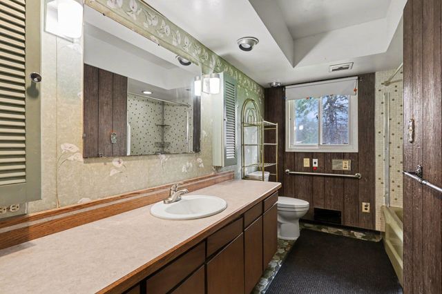 5454 N River Road, Freeland, MI 48623