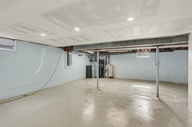 5454 N River Road, Freeland, MI 48623