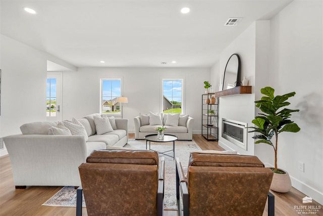 4102 Scenic Crossing, Manhattan, KS 66503