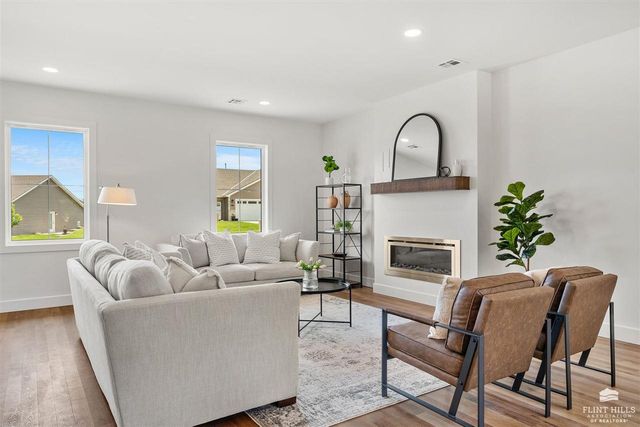 4102 Scenic Crossing, Manhattan, KS 66503