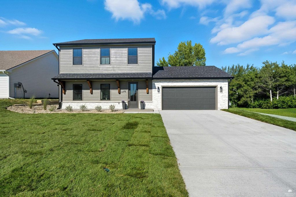 4102 Scenic Crossing, Manhattan, KS 66503