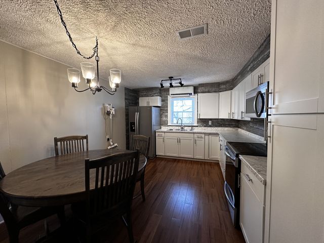 8070 County Road 94, Killen, AL 35645