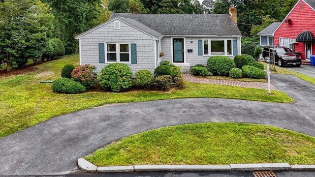 16 Central St, Wakefield, MA 01880