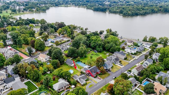 16 Central St, Wakefield, MA 01880