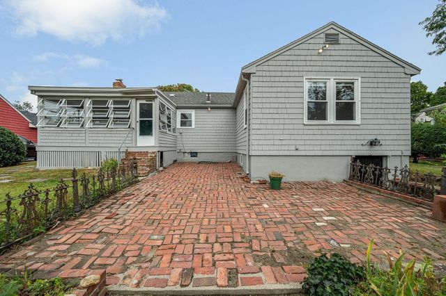 16 Central St, Wakefield, MA 01880
